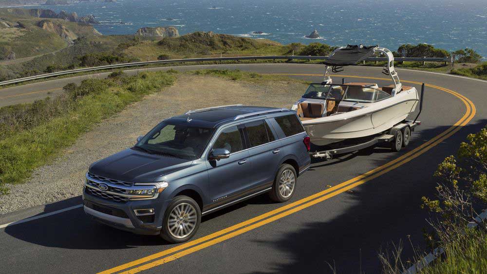 Tips for Towing a Trailer Long-Distance Safely